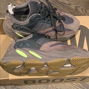 Yeezy boost 700